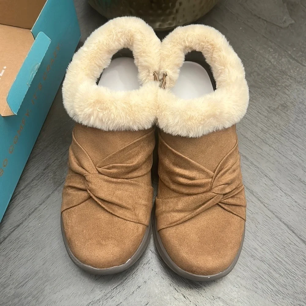 Bzees Women's Genie Slip On